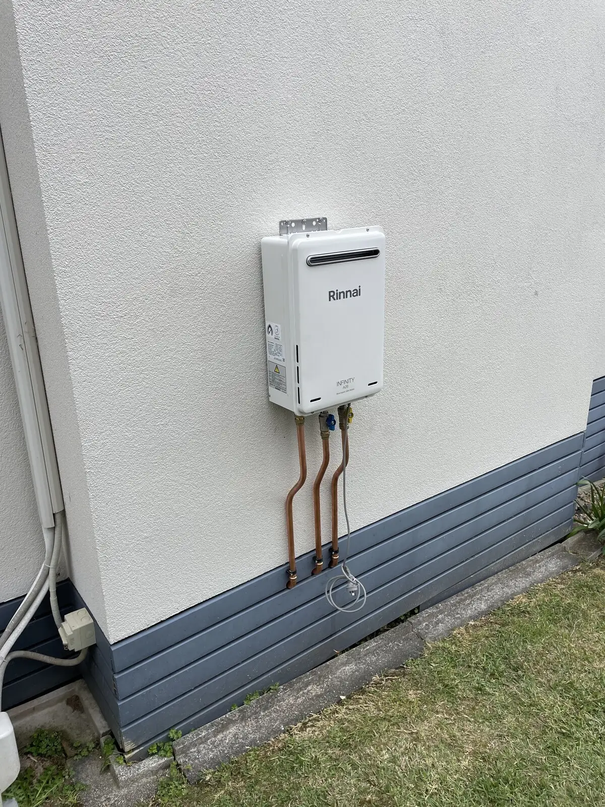 Continuous flow gas unit on an exterior wall