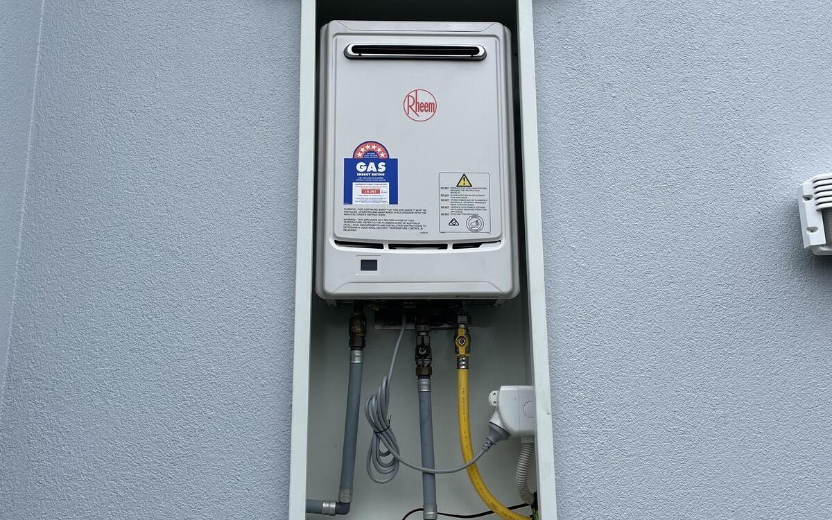 Gas vs electric hot water in NZ (2026): which costs less to run? | HW Group